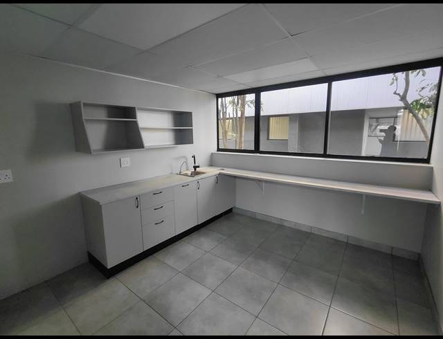 266M² OFFICE TO LET IN HALFWAY HOUSE